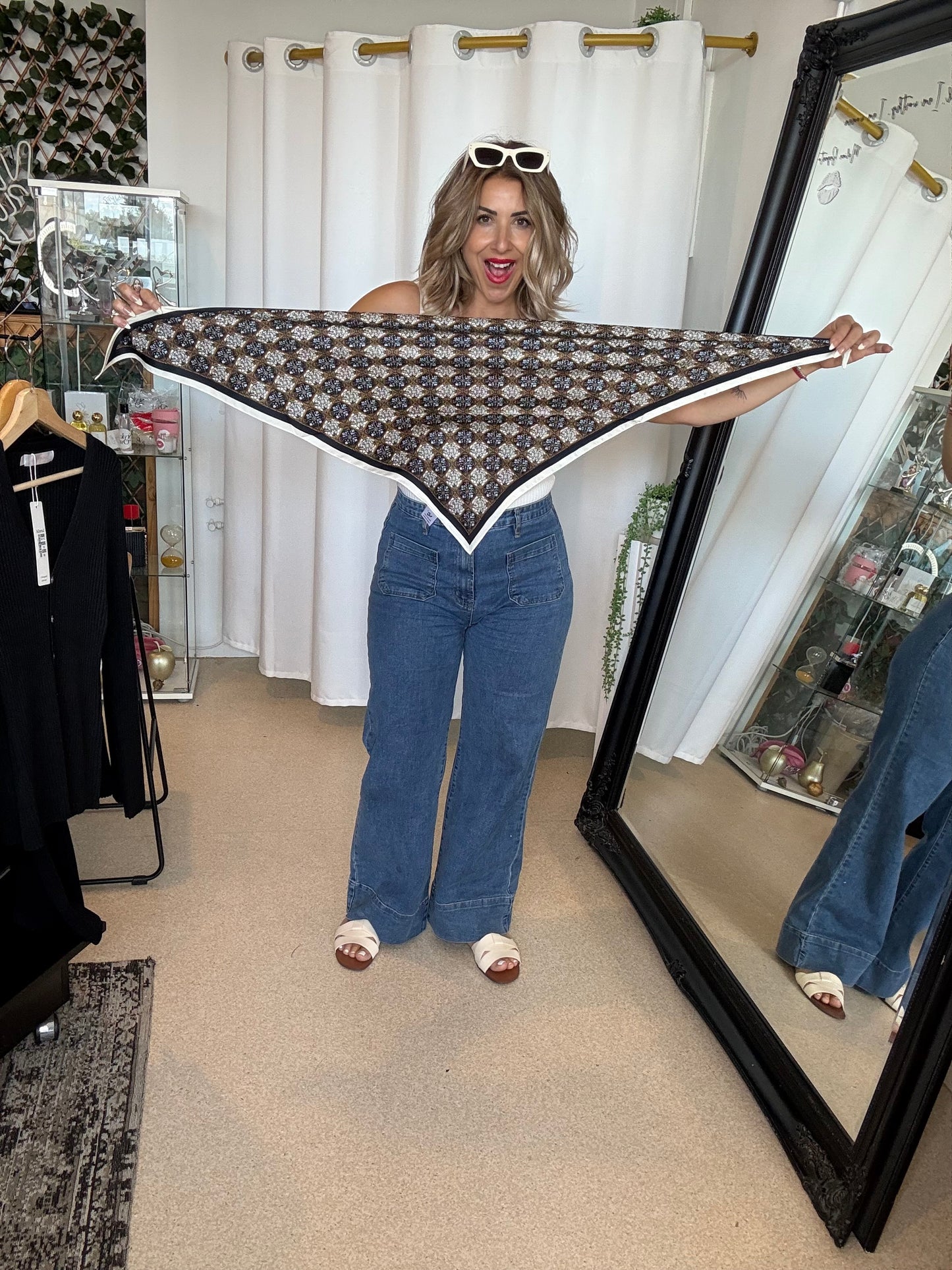 CRYSTAL - NAVY / CREAM floral window design scarf