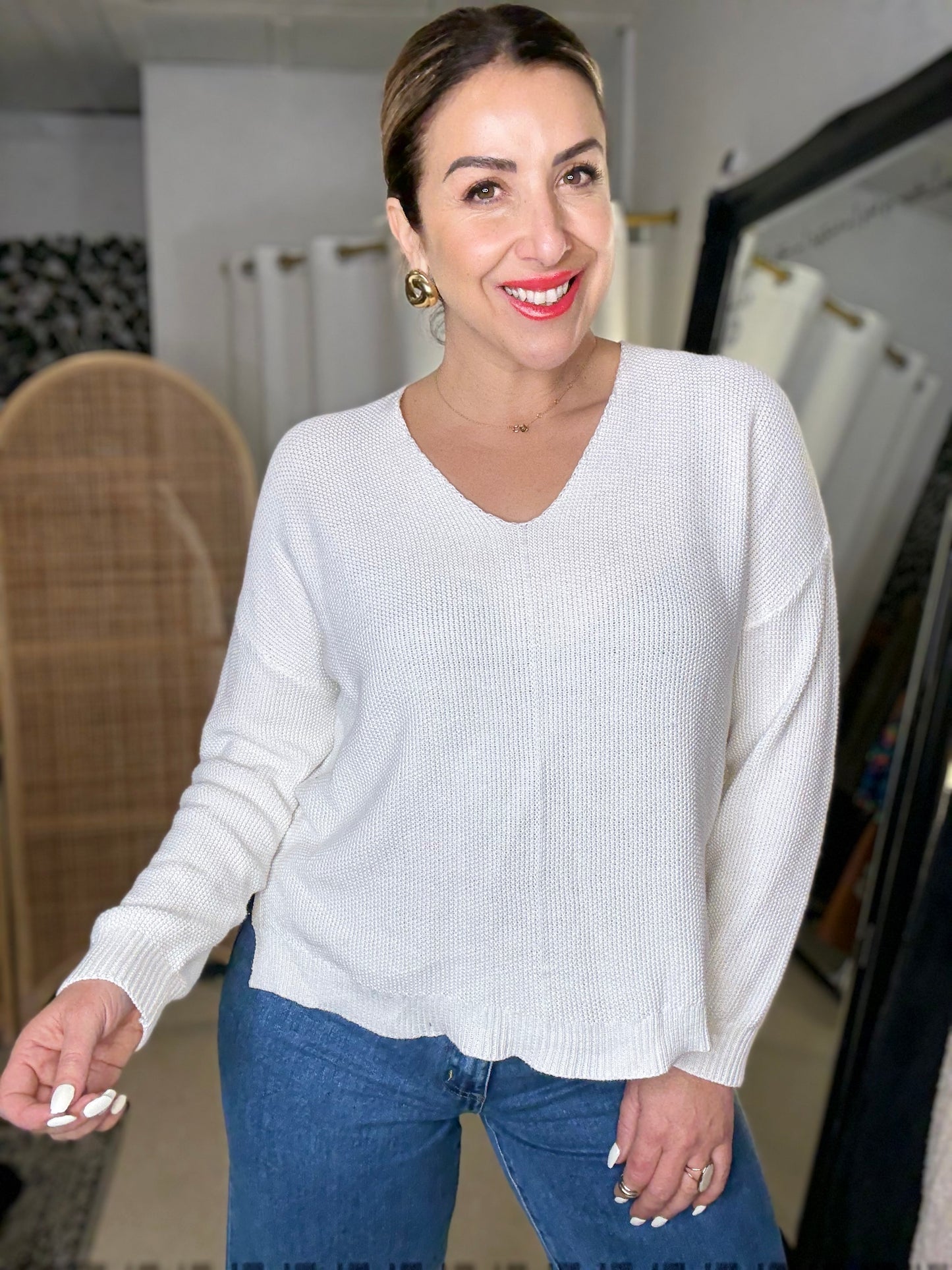 BAILEY - WHITE v neck ribbed top