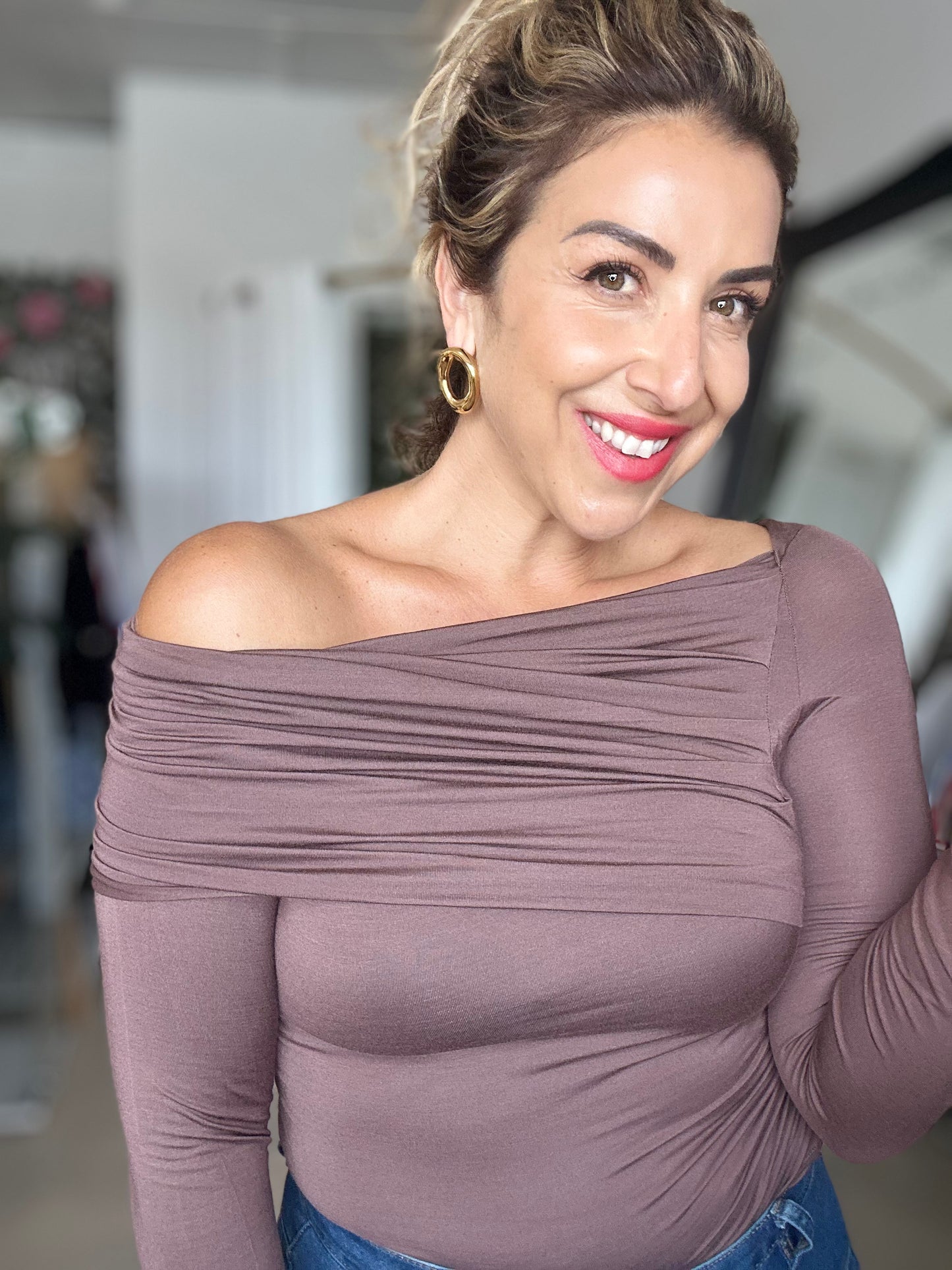 DREW - CHOCOLATE off the shoulder top