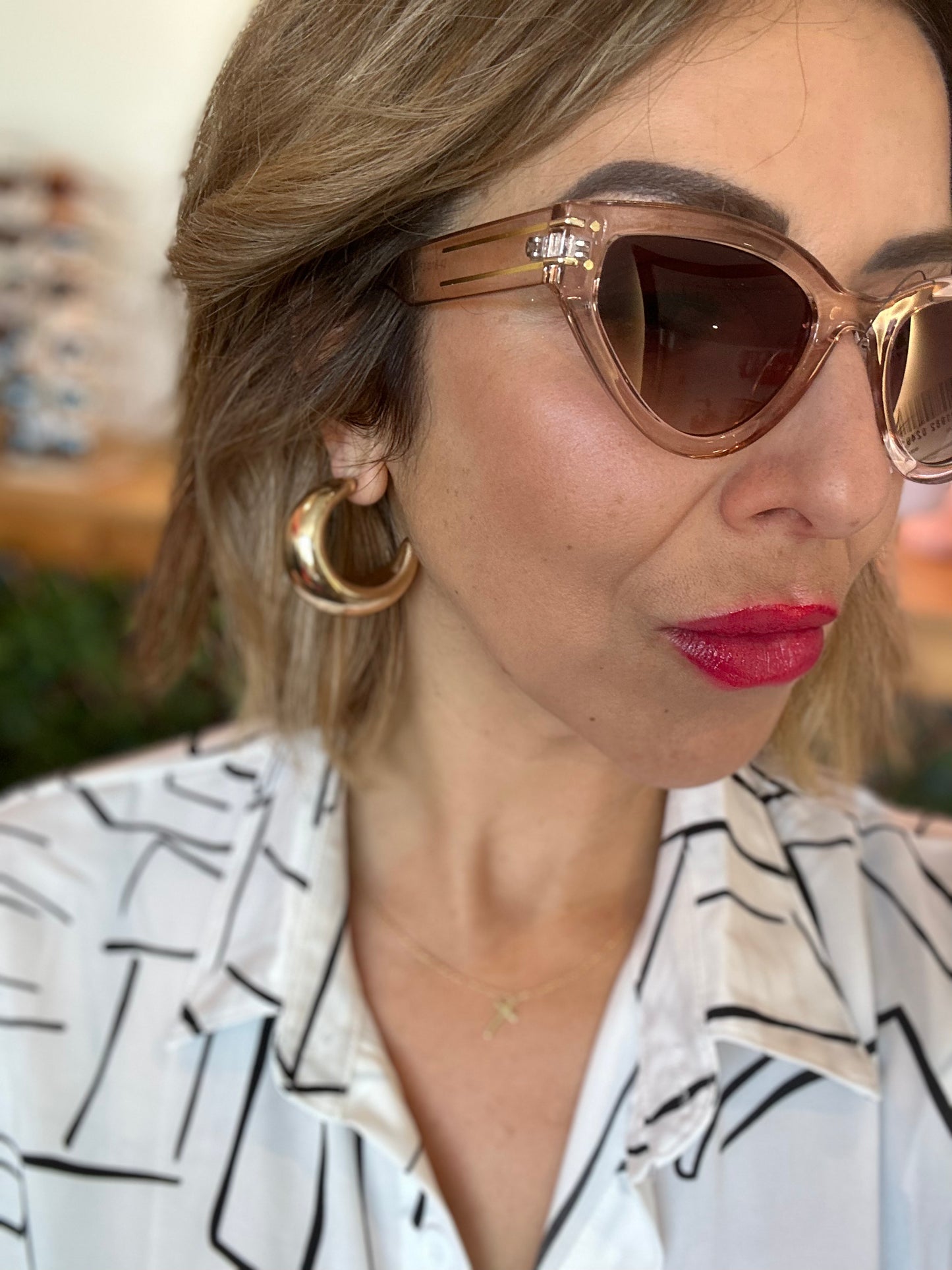 MARILYN - edgy cat eye with gold stripes sunglasses