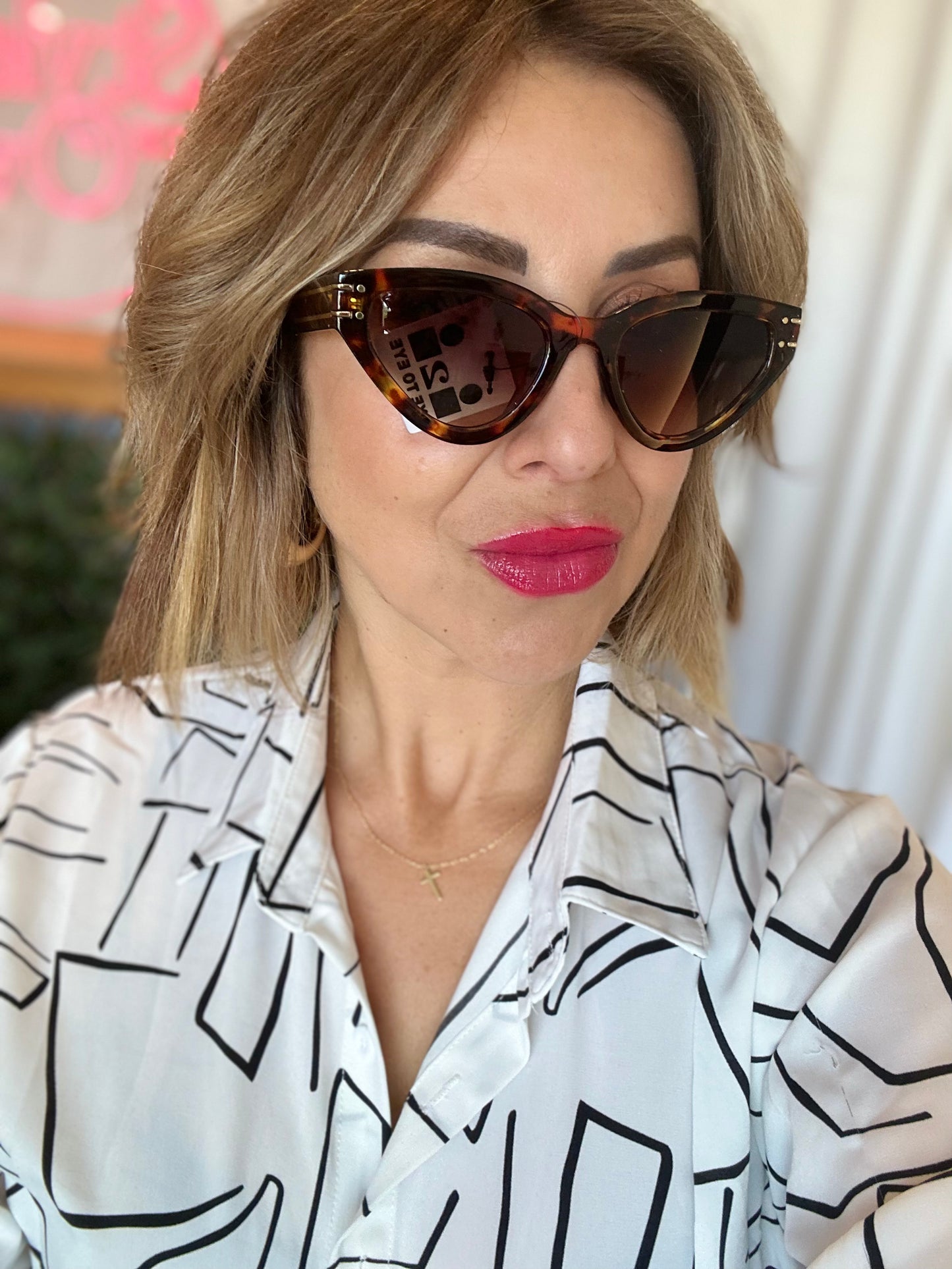 MARILYN - edgy cat eye with gold stripes sunglasses