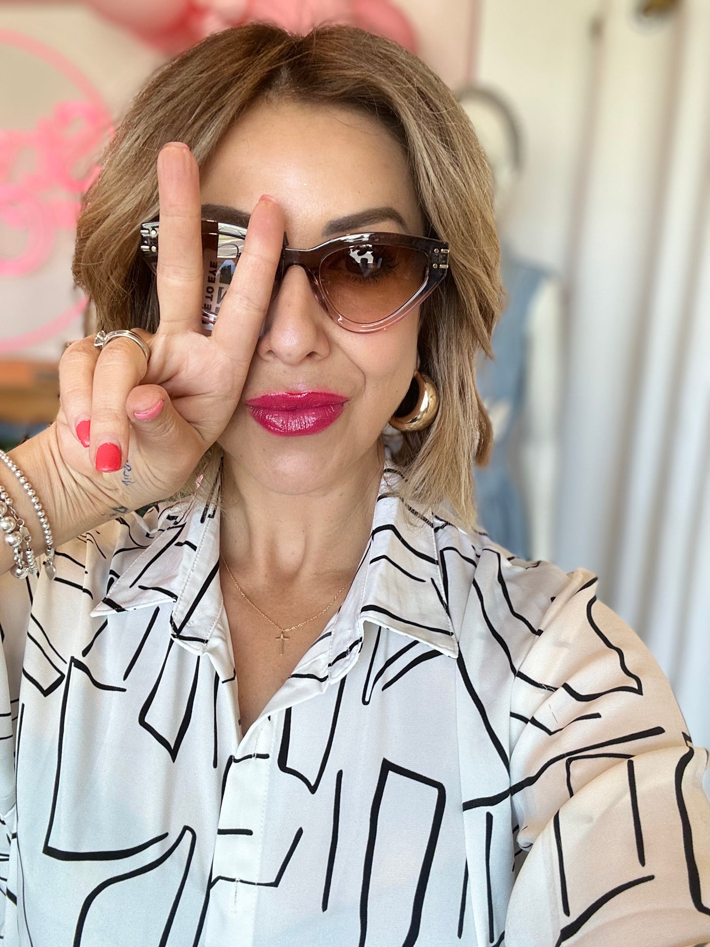MARILYN - edgy cat eye with gold stripes sunglasses