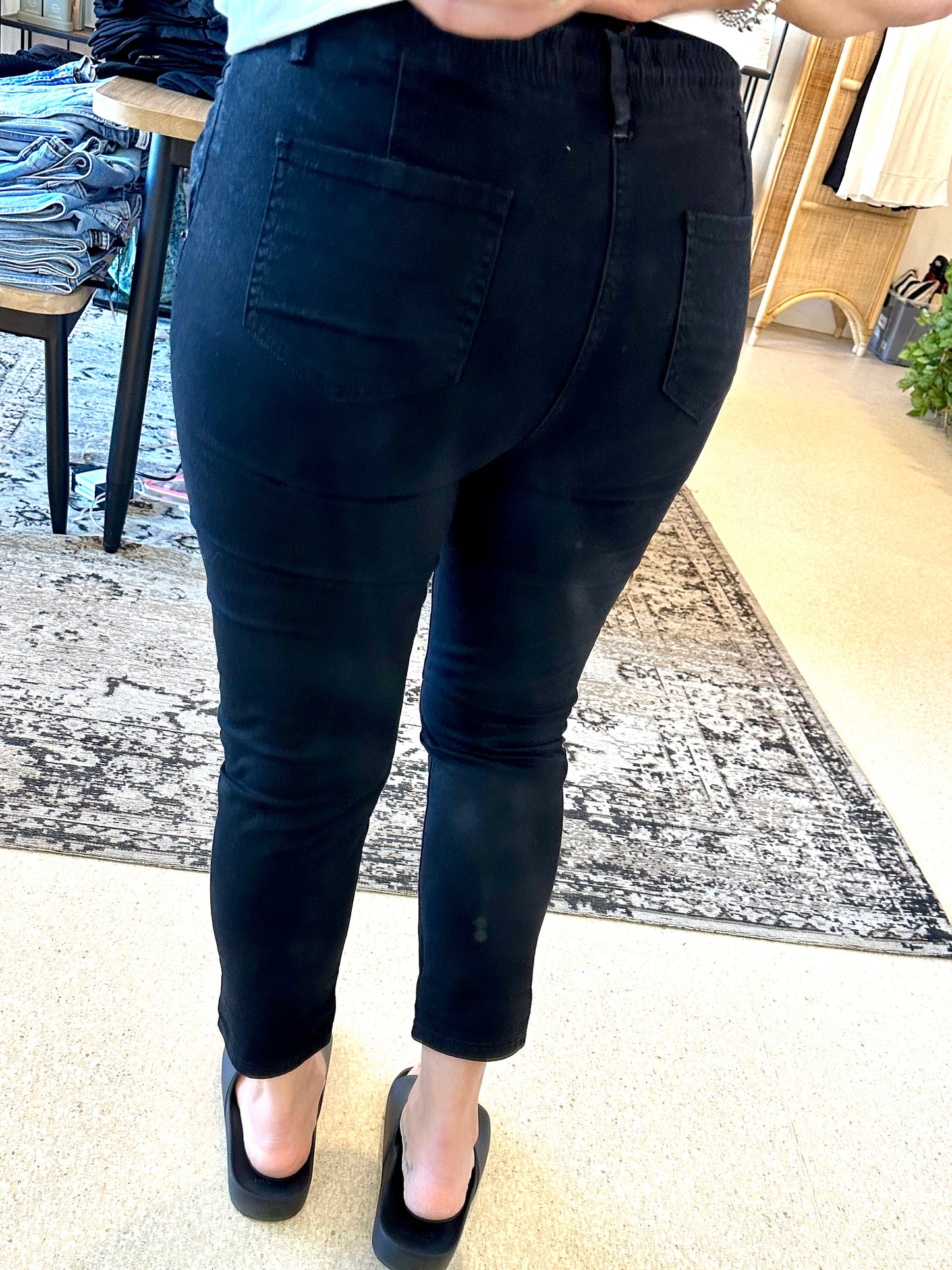 HAPPY - BLACK jogger pant