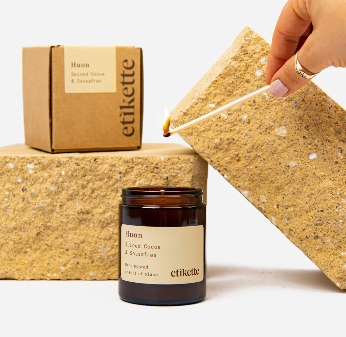 HUON - Spiced Cocoa & Sassafras Candle