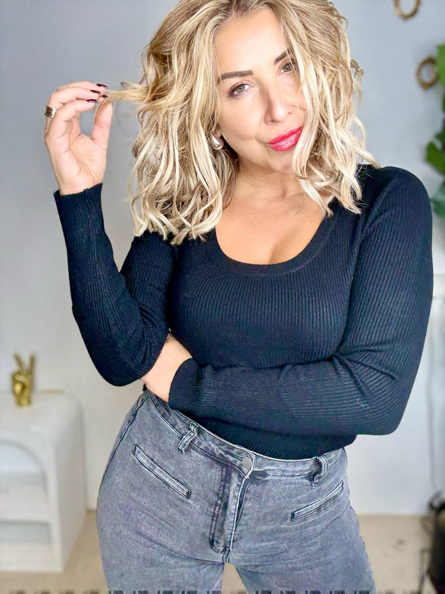 KELLY - Black Scoop Neck Top