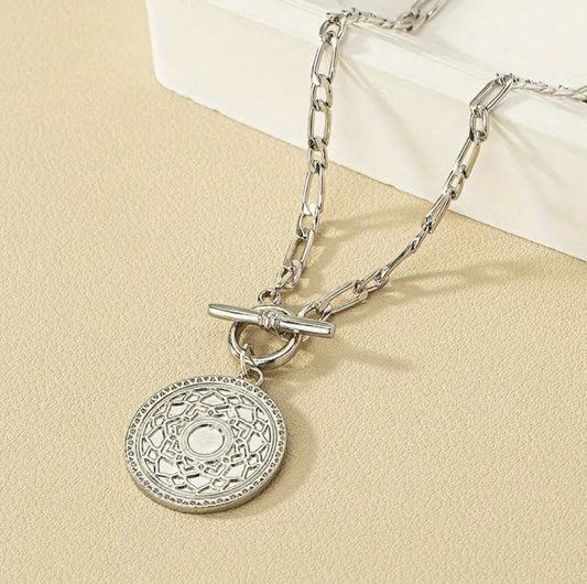 CHELSEA - long silver necklace with small diamanté centre
