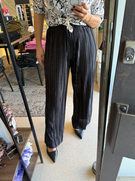 PENELOPE - BLACK pleated Top