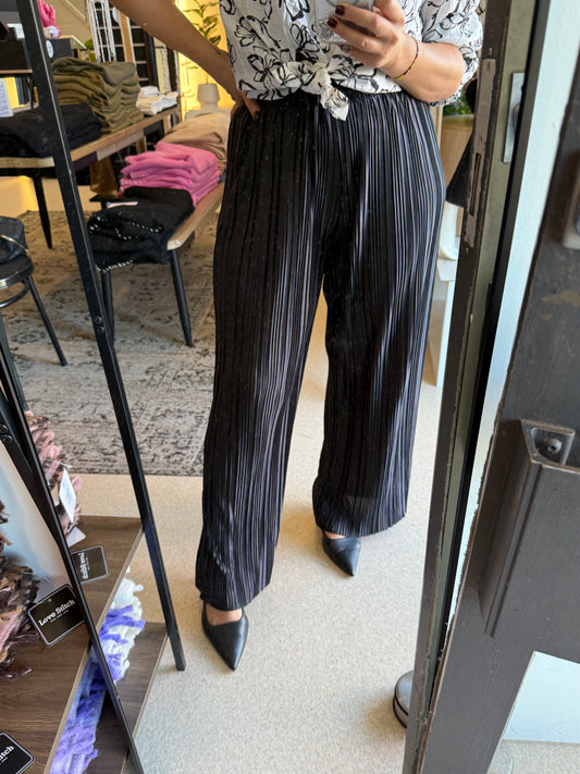 PENELOPE - BLACK pleated Pants