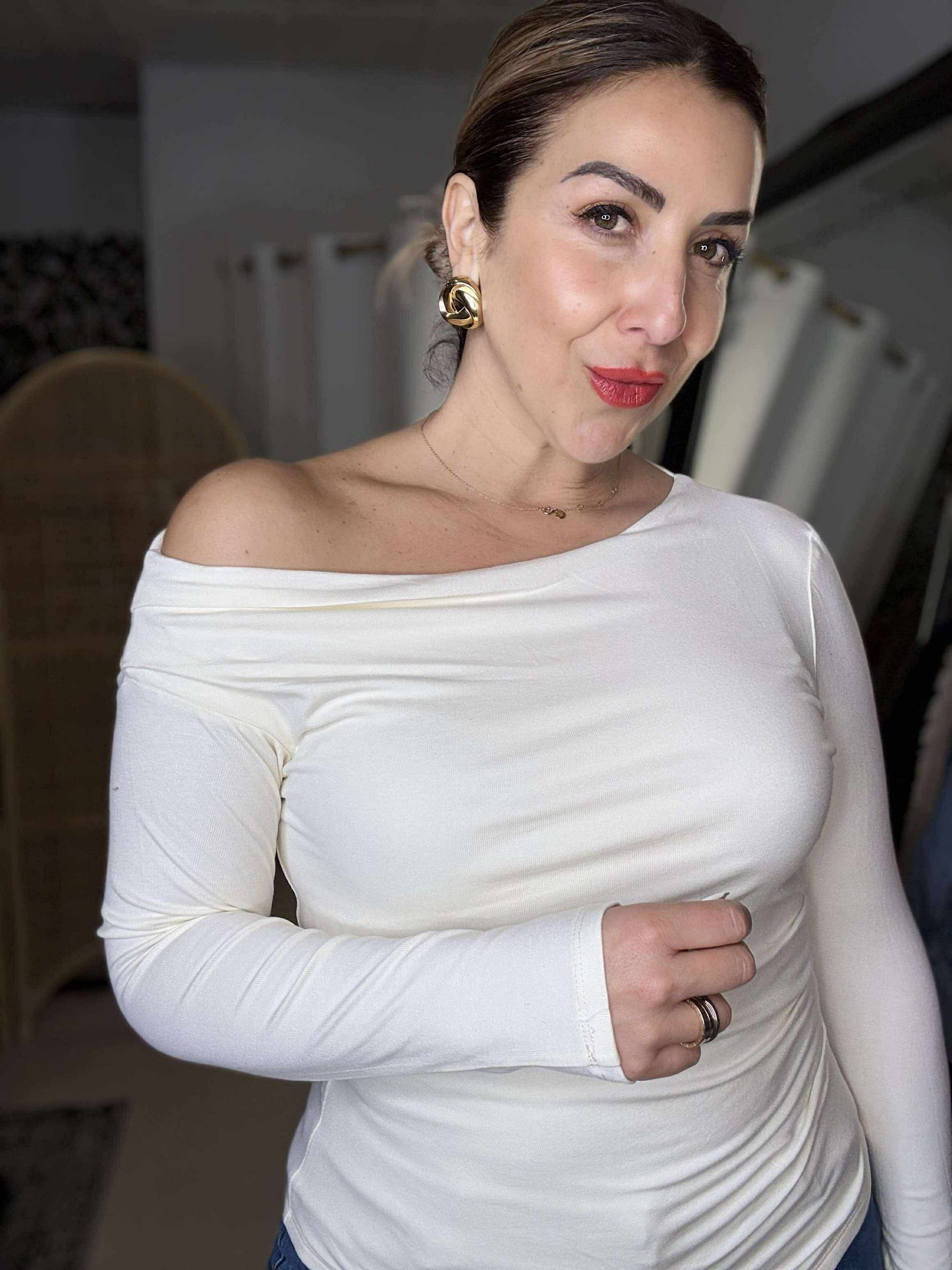 LUCY - WHITE off the shoulder top