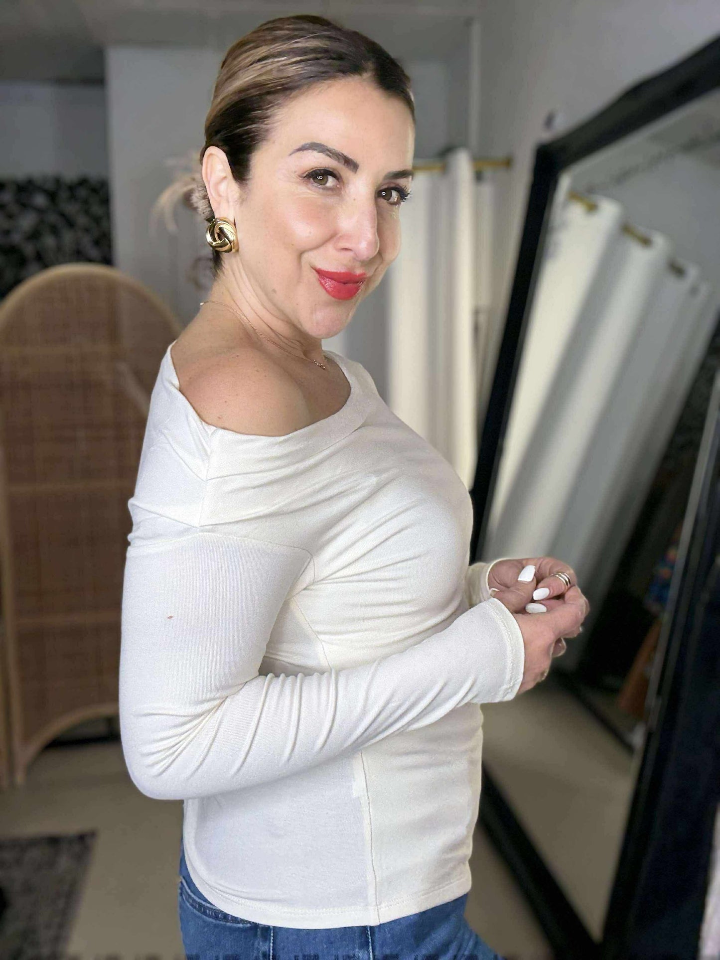 LUCY - WHITE off the shoulder top