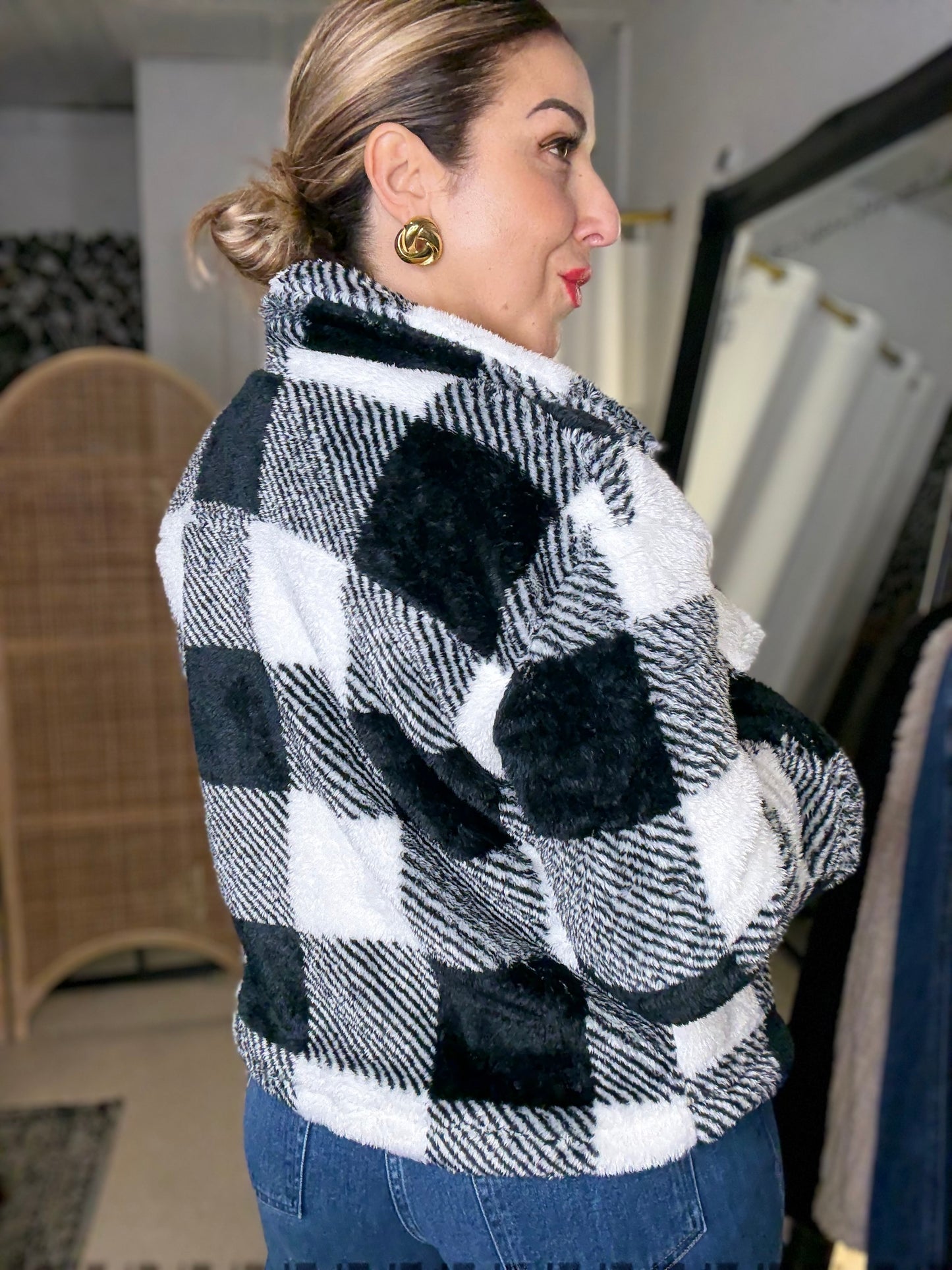 PRE ORDER - TILLY - BLACK & WHITE checkered sherpa cropped jacket