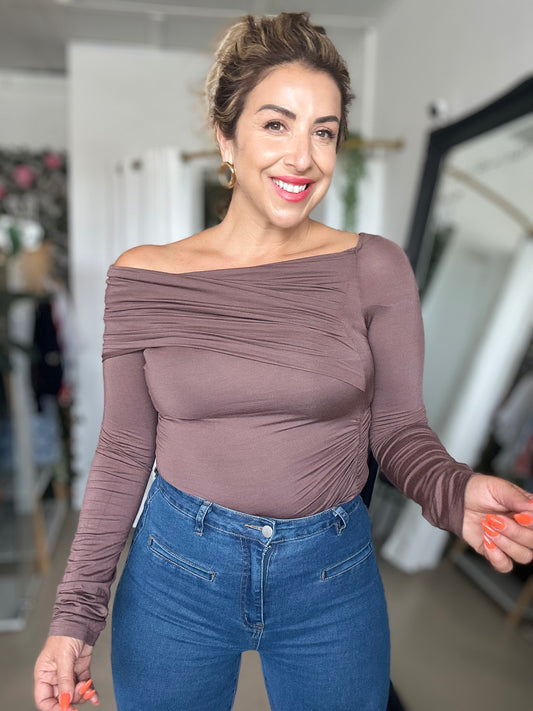 DREW - CHOCOLATE off the shoulder top