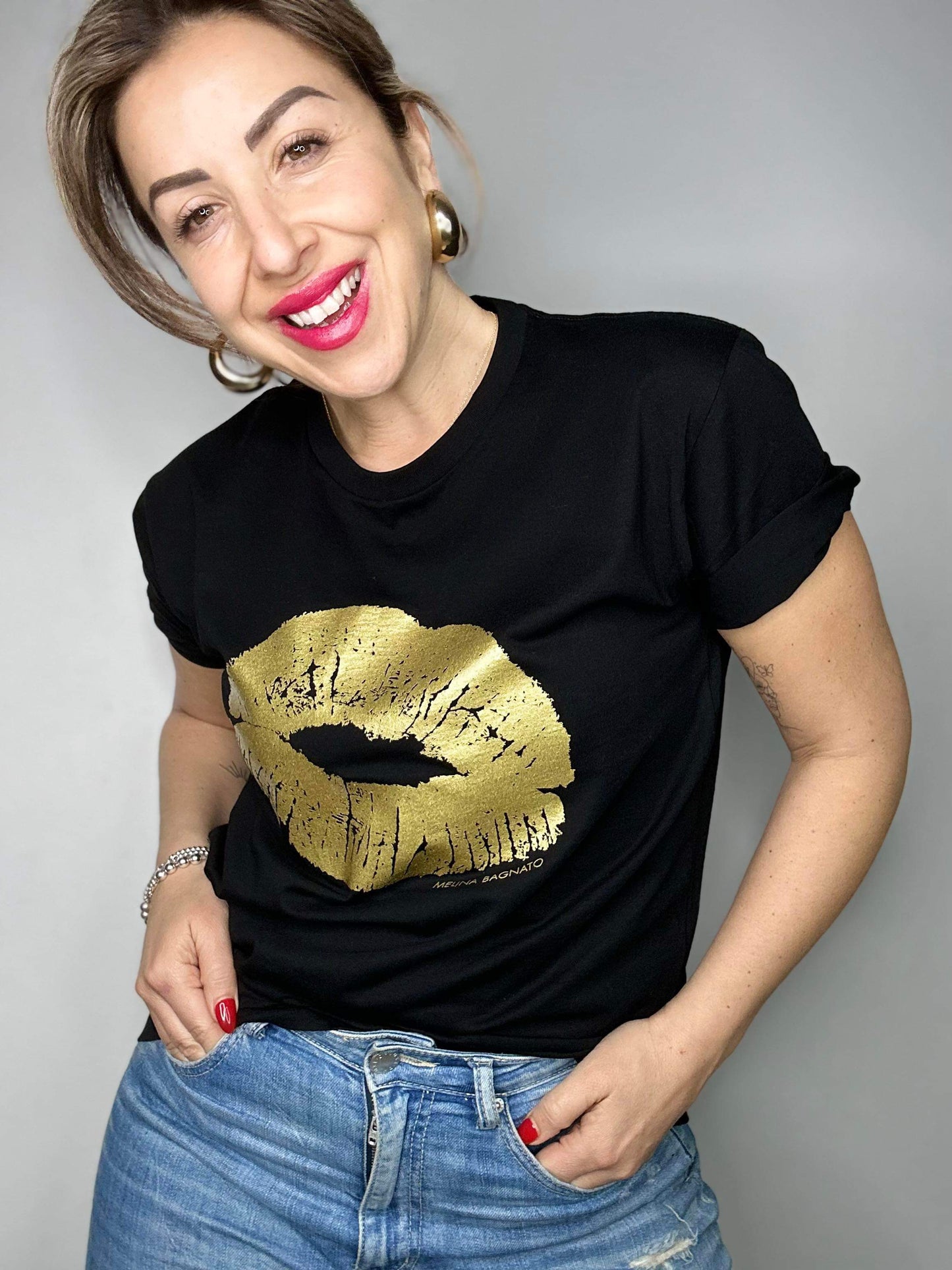 POP YOUR LIPS TEE - black with gold lips