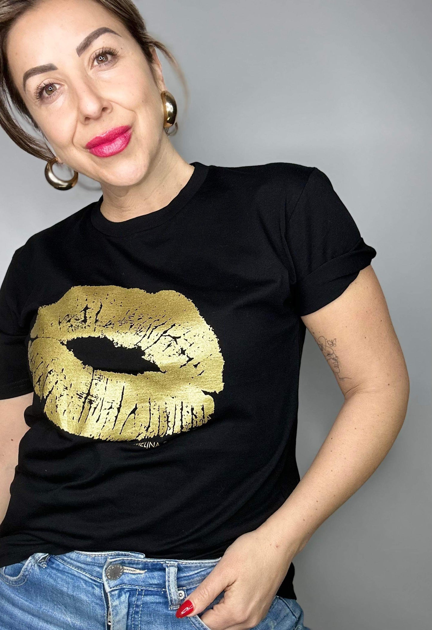 POP YOUR LIPS TEE - black with gold lips