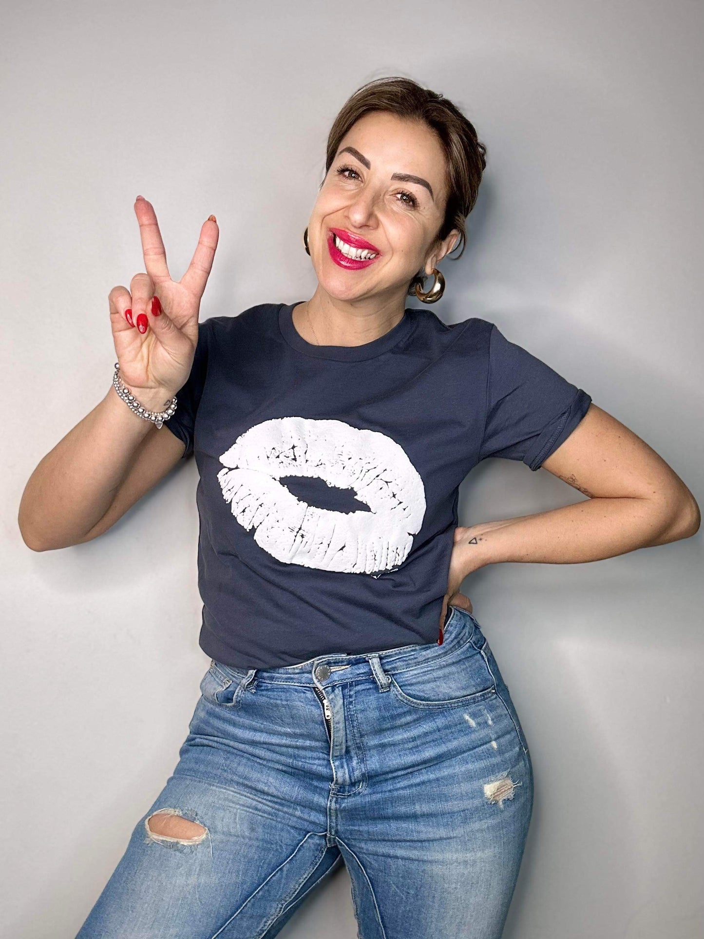 POP YOUR LIPS TEE - petrol blue with white puff lips