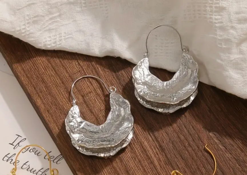 SARAH - silver textured earrings