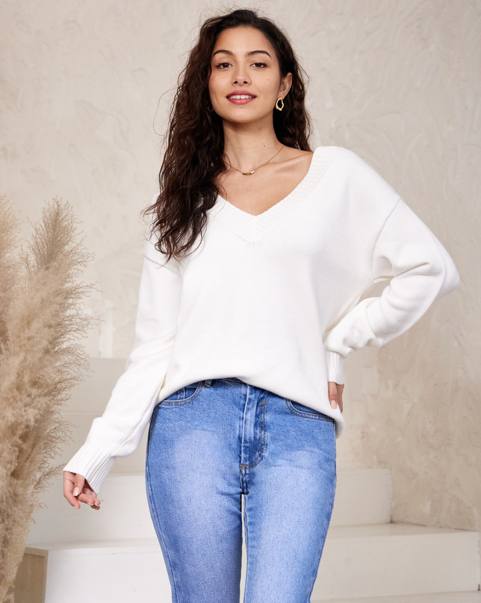 SARA - White V Neck Knit