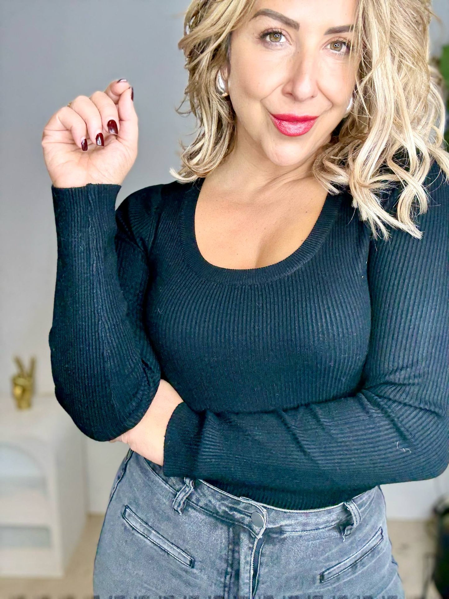 KELLY - Black Scoop Neck Top